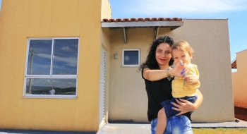 50 famílias de Palmeiras de Goiás recebem casas